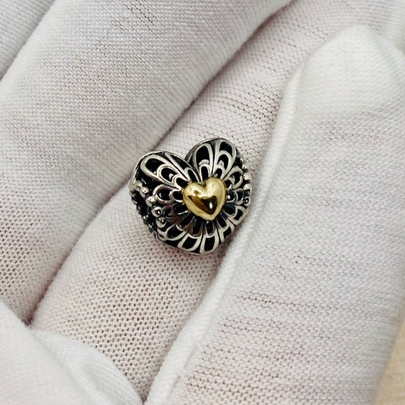 EUC Pandora USB792200 Silver Limited Edition Vintage Heart Bead w